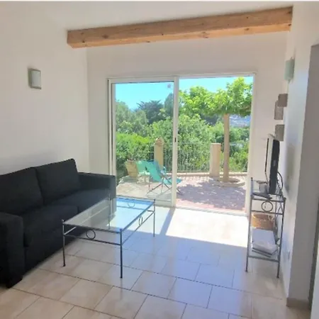 Apartment With Garden In *